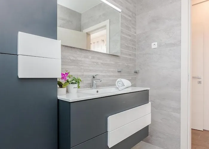 Angelina Hébergement de vacances Nin