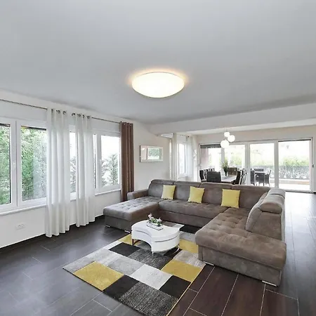Angelina Holiday home