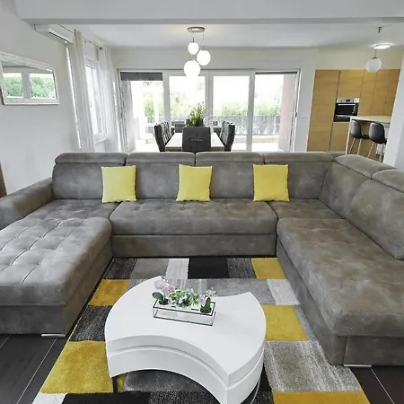 Angelina Holiday home